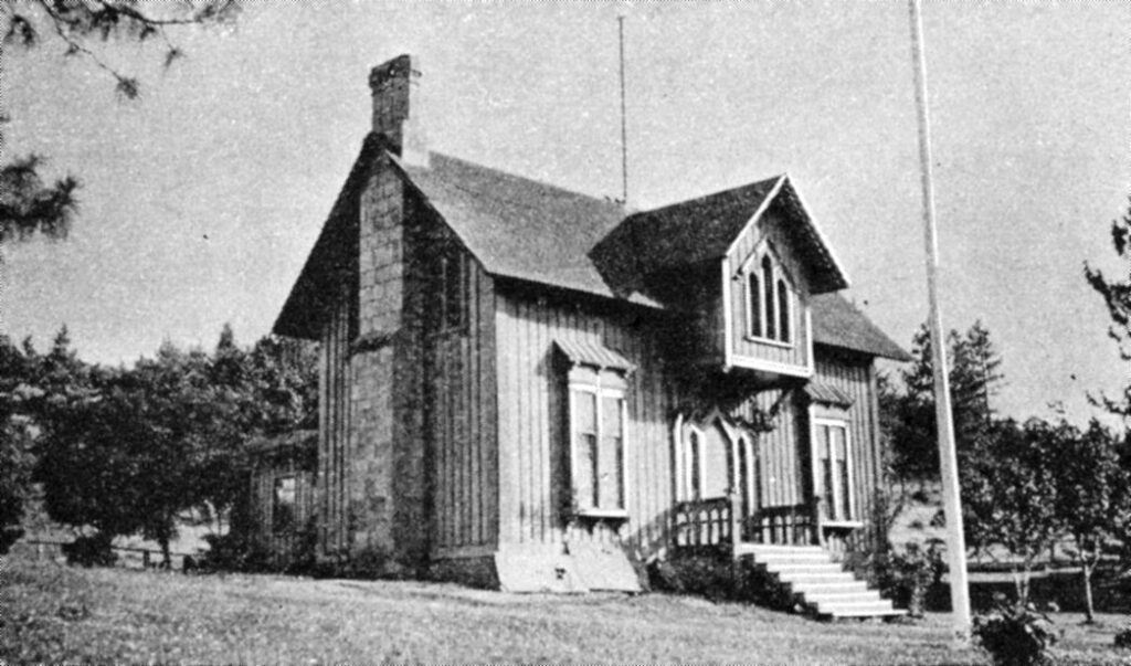 Fort Dalles Surgeons Quarters early 20th Century