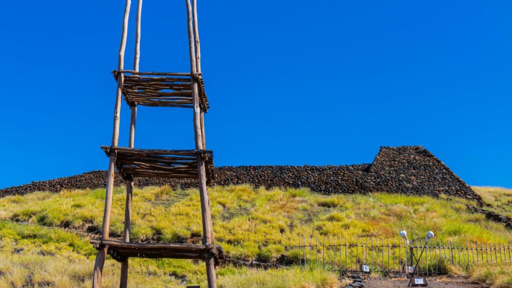 Offering Tower and The Temple at Pu'ukohola Heiau